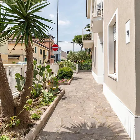 Guesthost - Casa Flaminia Pesaro