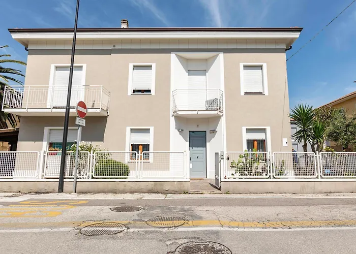 Guesthost - Casa Flaminia * Pesaro